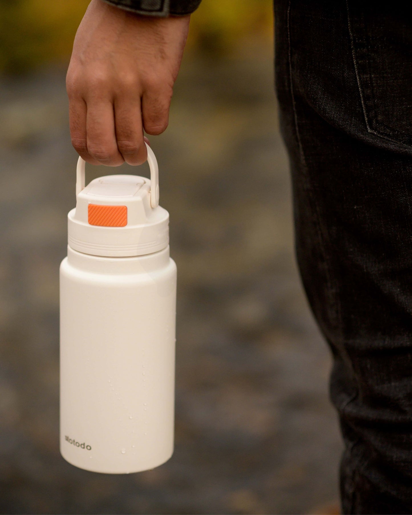 Stotodo Droid Sipper Flask - Cream 800 ml with Rotatable Handle