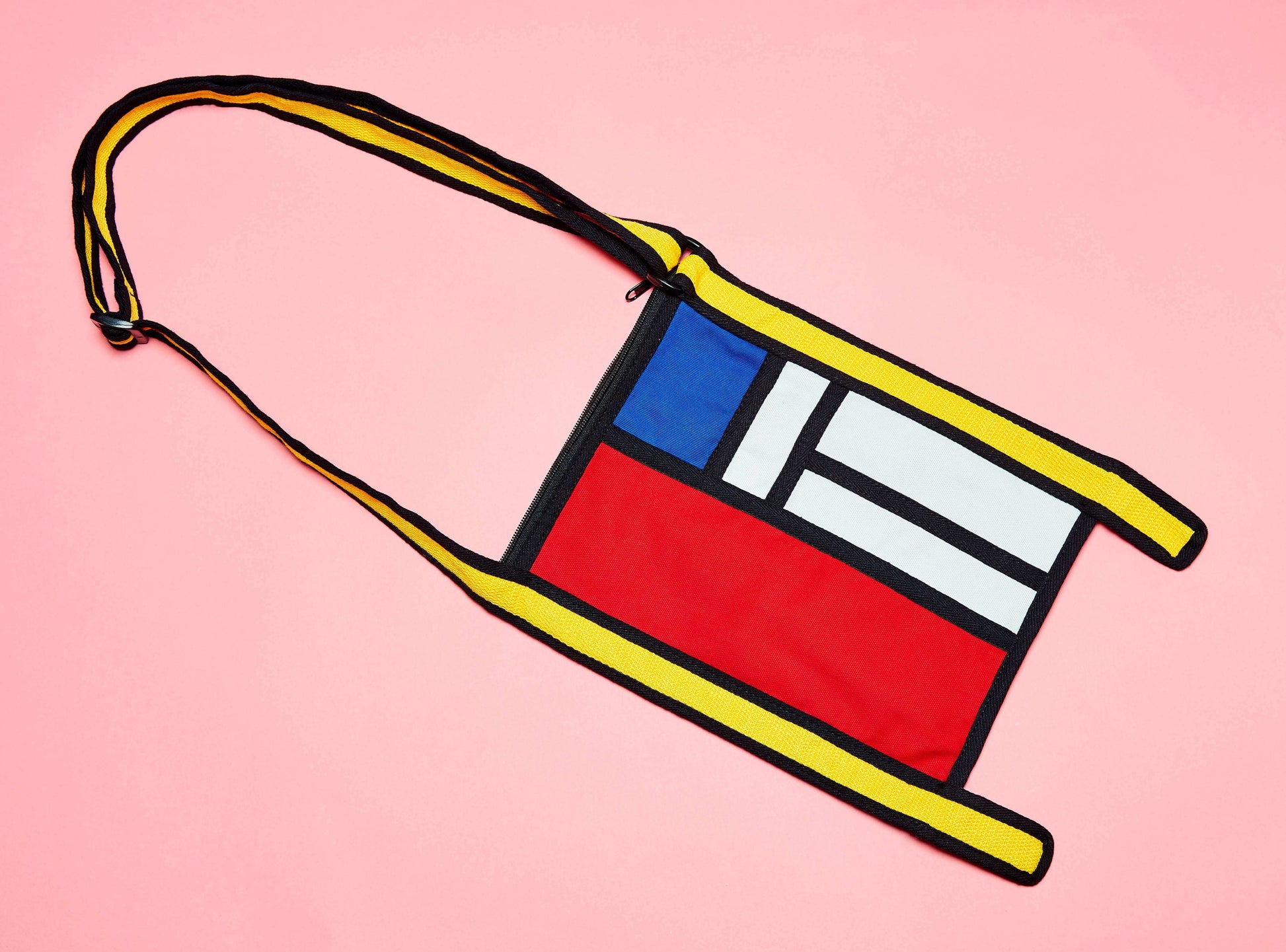 Embrace Urban Artistry with Rei Jhola - Inspired by Piet Mondrian"     An image inviting users to embrace urban artistry with the Rei jhola bag, inspired by Piet Mondrian's colorblock art. This trendy and functional bag adds a touch of creativity to your city adventures.