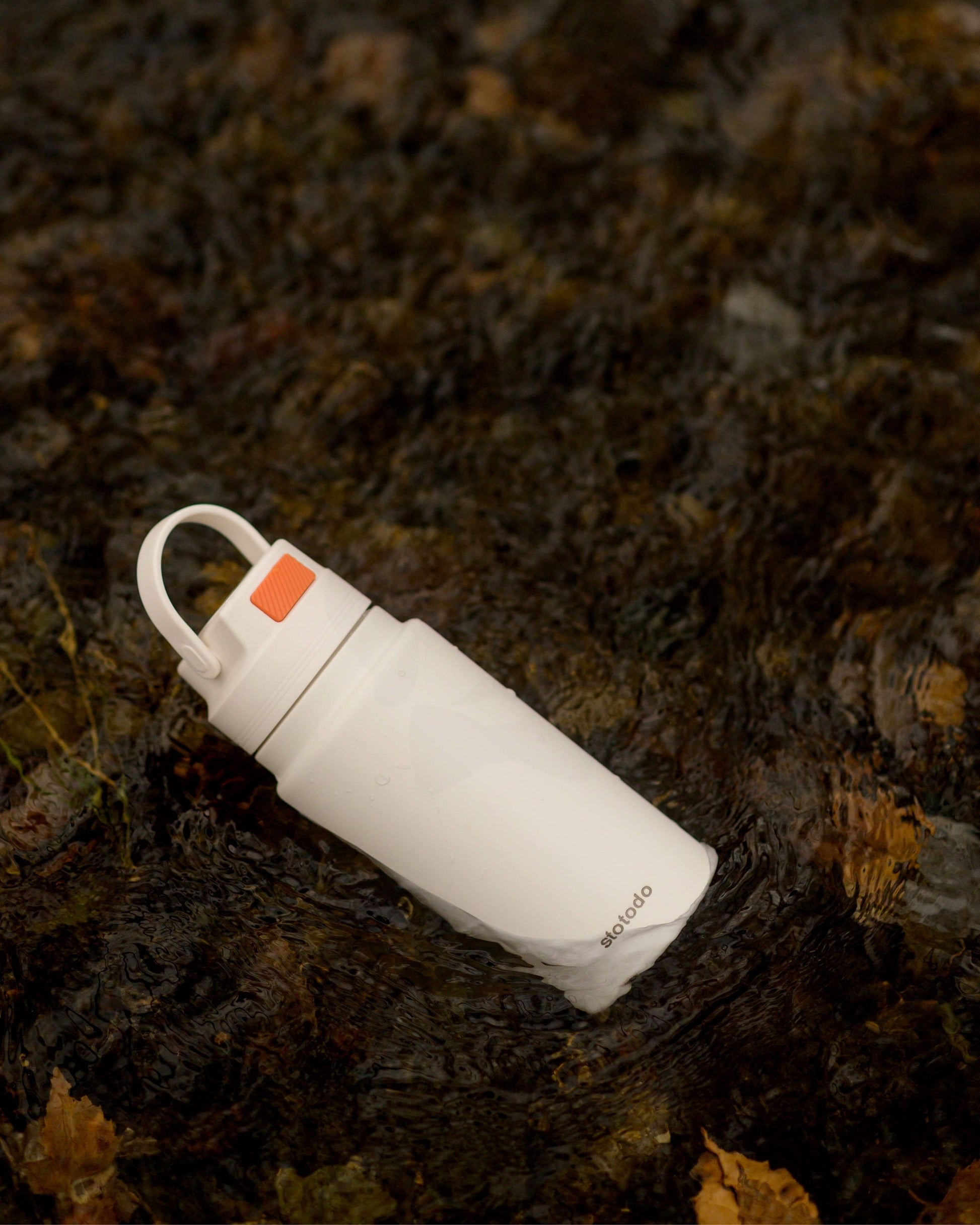 Stotodo Droid Sipper Flask - Cream 800 ml with Rotatable Handle