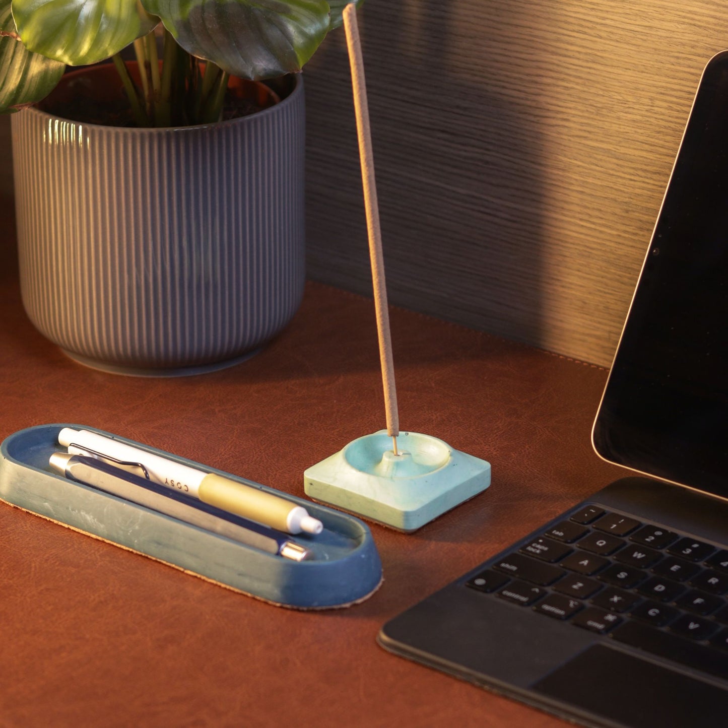 Linea Pen Tray – Jesmonite Desk Pen & Stationery Organiser