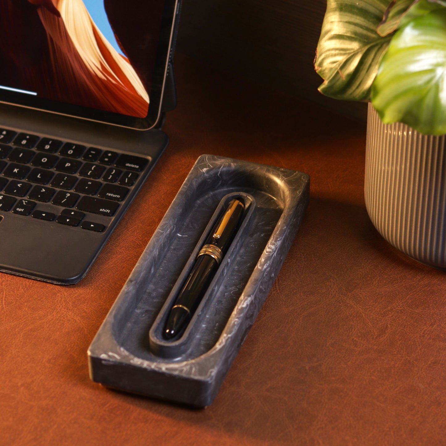 Onyx Tray – Jesmonite Catchall Desk Tray