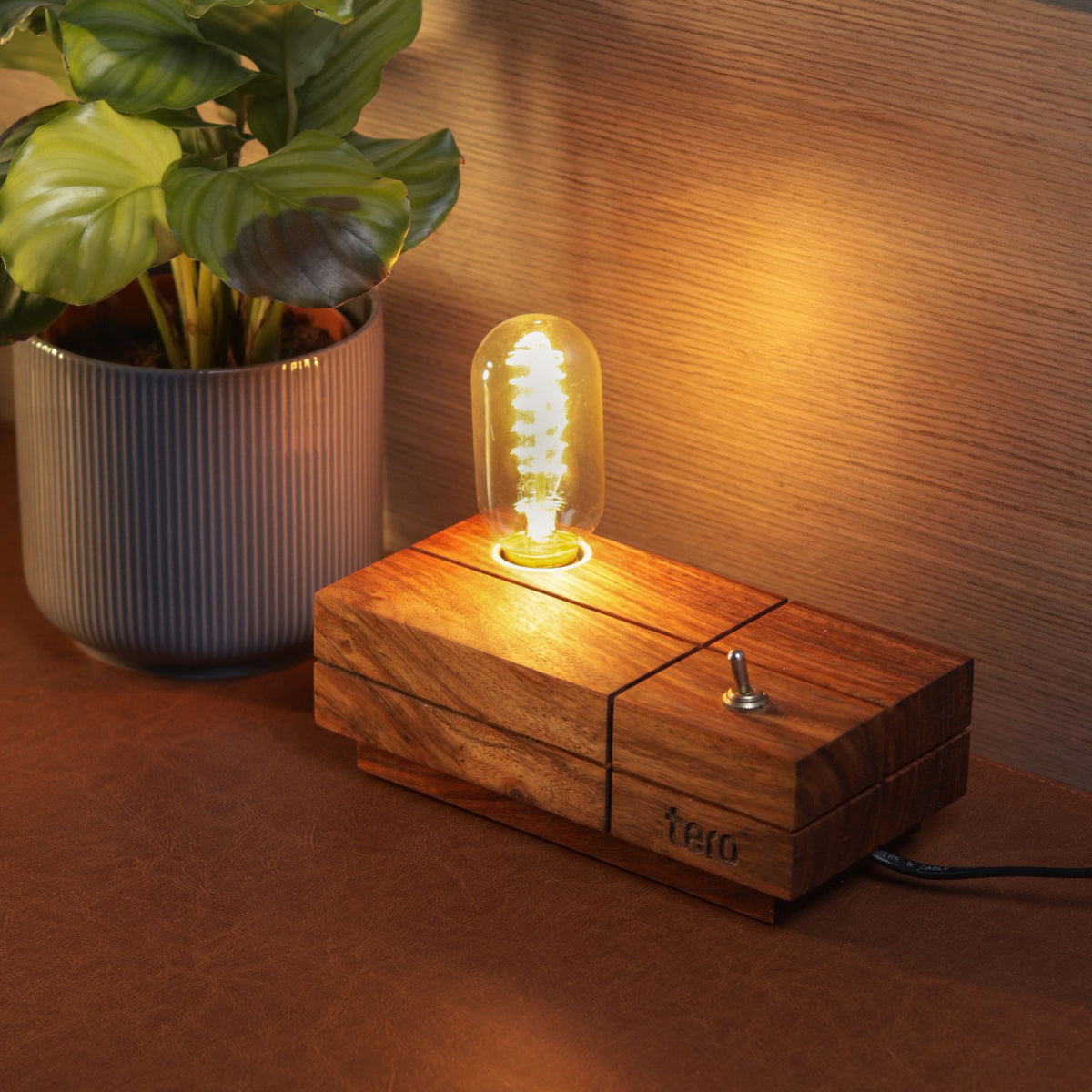 LUME Solid Wood Table Lamp